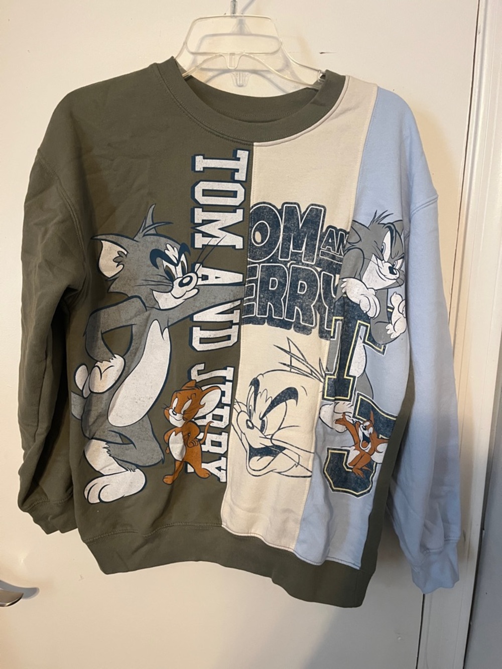 Tom and Jerry official license sweatshirt with classic cat & mouse, size medium